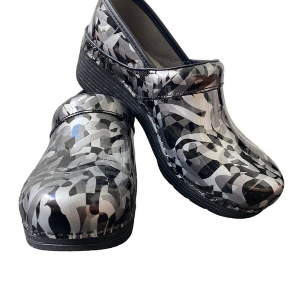 Dansko New Women's LT Pro Clogs Twisty Patent size 38